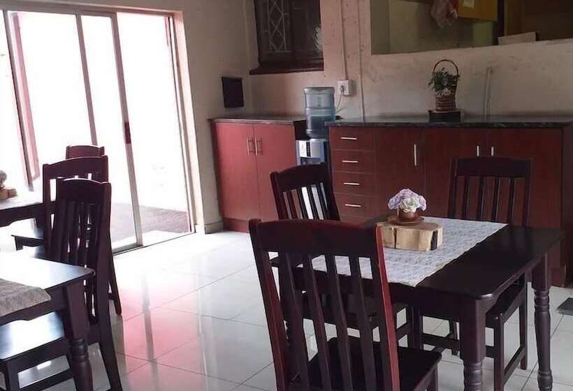 פנסיון Dh Guest House