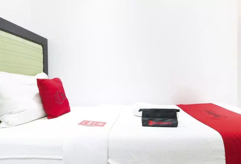 پانسیون Reddoorz @ Real Fatima Tacloban