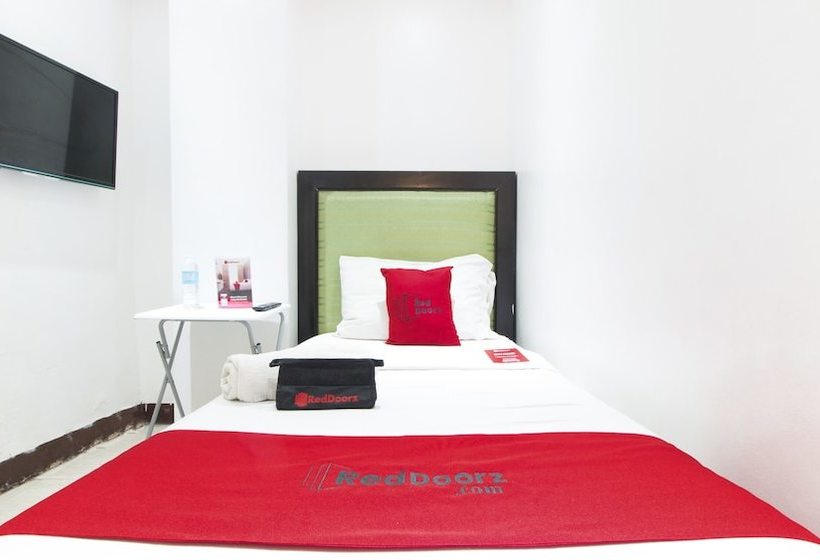 פנסיון Reddoorz @ Real Fatima Tacloban