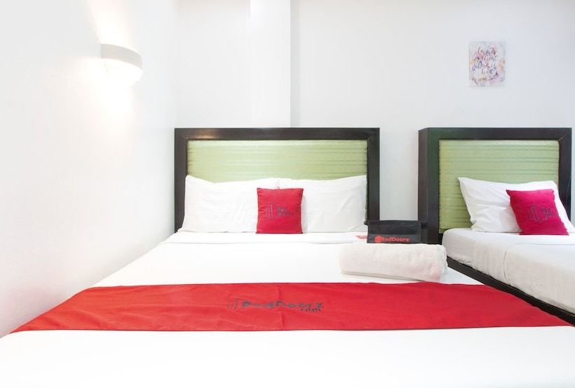 פנסיון Reddoorz @ Real Fatima Tacloban