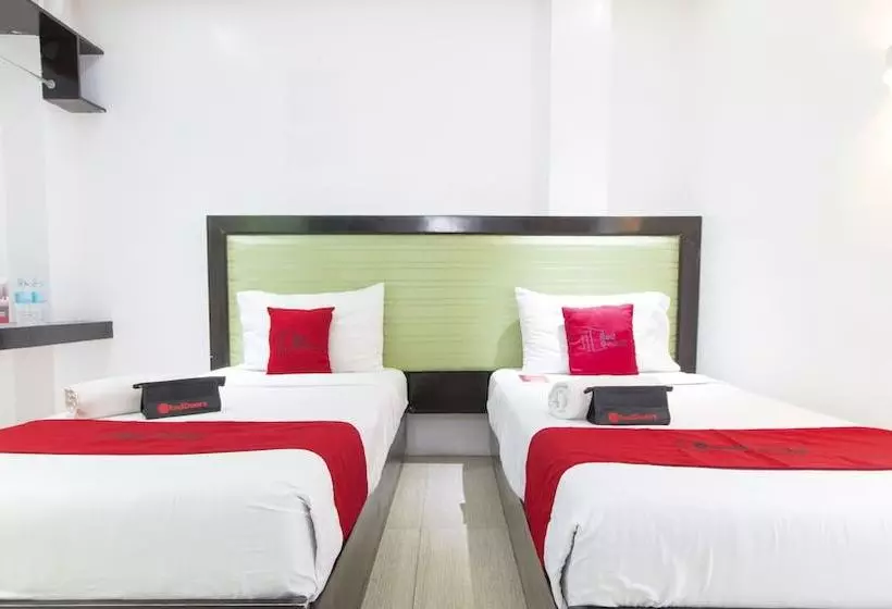 پانسیون Reddoorz @ Real Fatima Tacloban