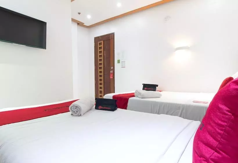 پانسیون Reddoorz @ Real Fatima Tacloban