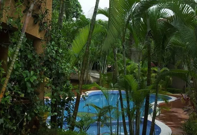 Villa Fountain Court