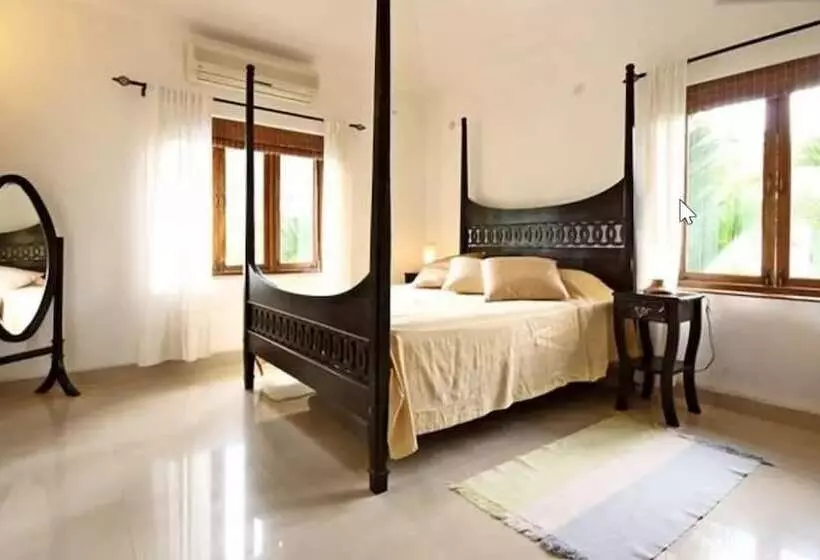 Villa Fountain Court