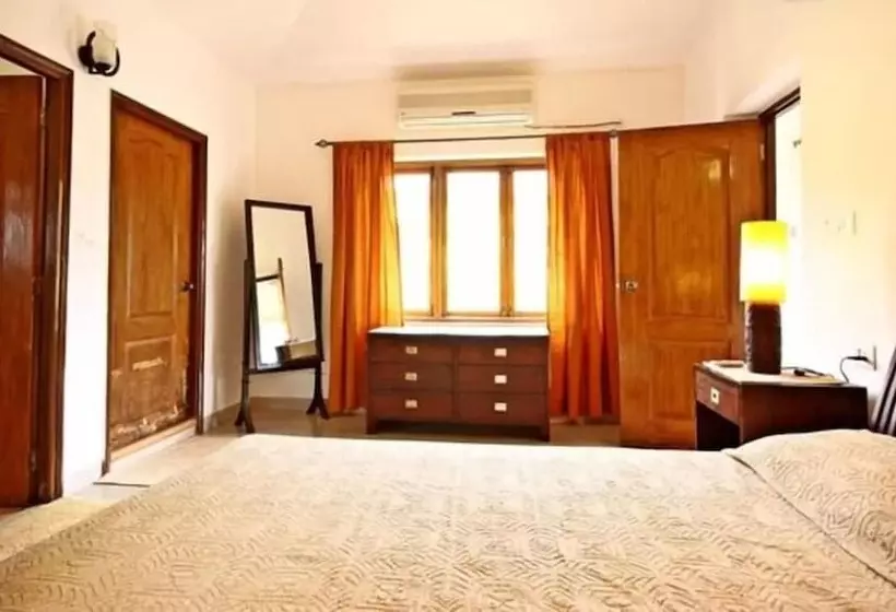 Villa Fountain Court