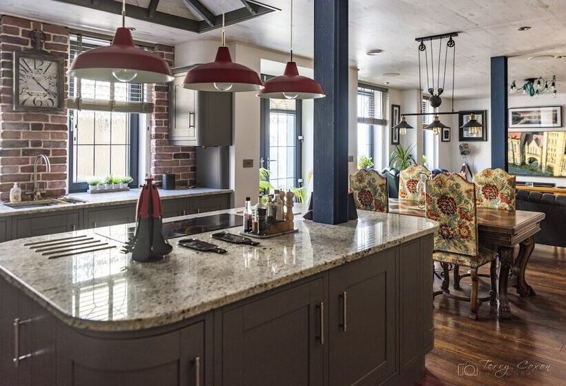 3 Bed  The Catacombs From White Lane Lets