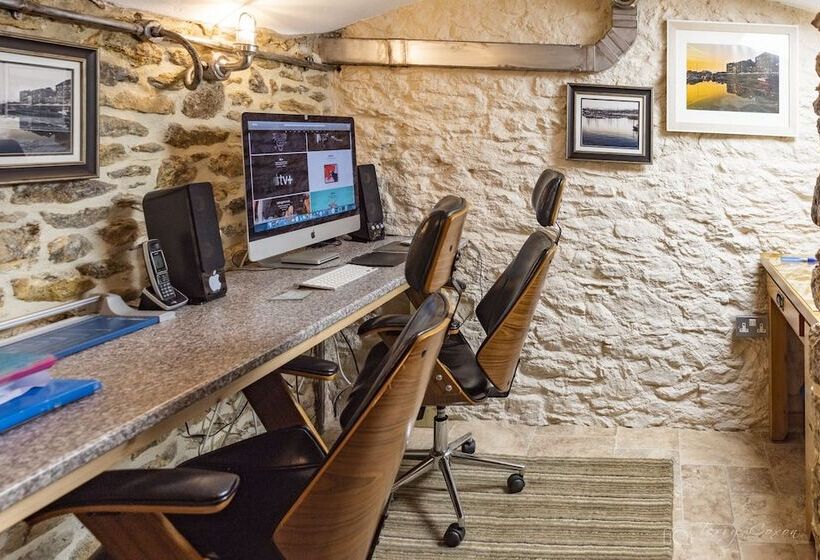 3 Bed  The Catacombs From White Lane Lets