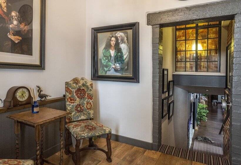 3 Bed  The Catacombs From White Lane Lets