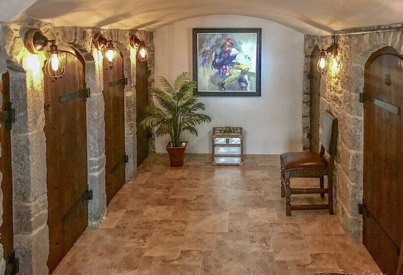 3 Bed  The Catacombs From White Lane Lets