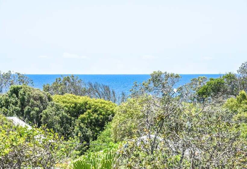 Sunbright 2/5 Petrel Street