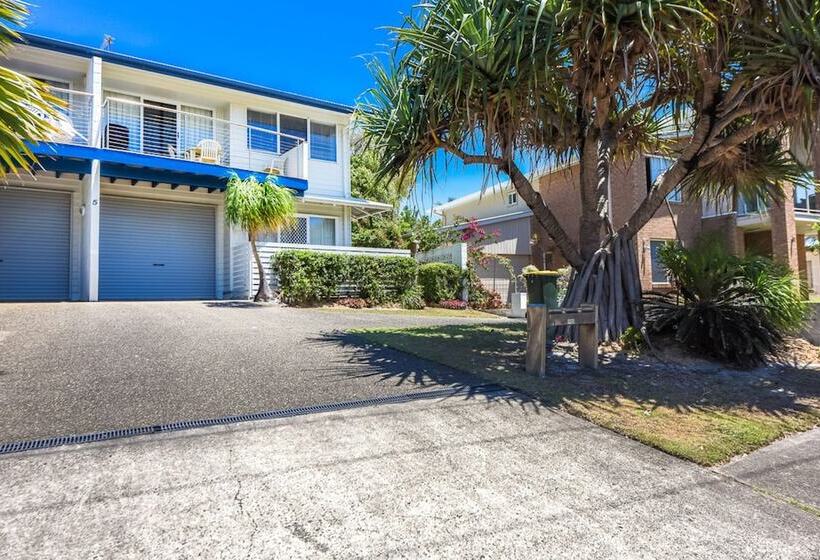 Sunbright 2/5 Petrel Street