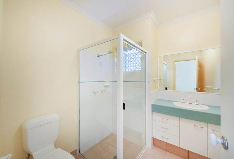 Sunbright 2/5 Petrel Street