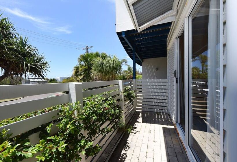 Sunbright 2/5 Petrel Street