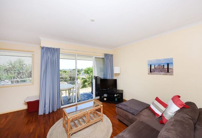 Sunbright 2/5 Petrel Street