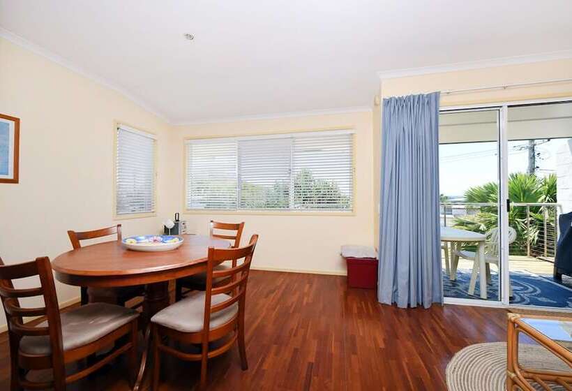Sunbright 2/5 Petrel Street