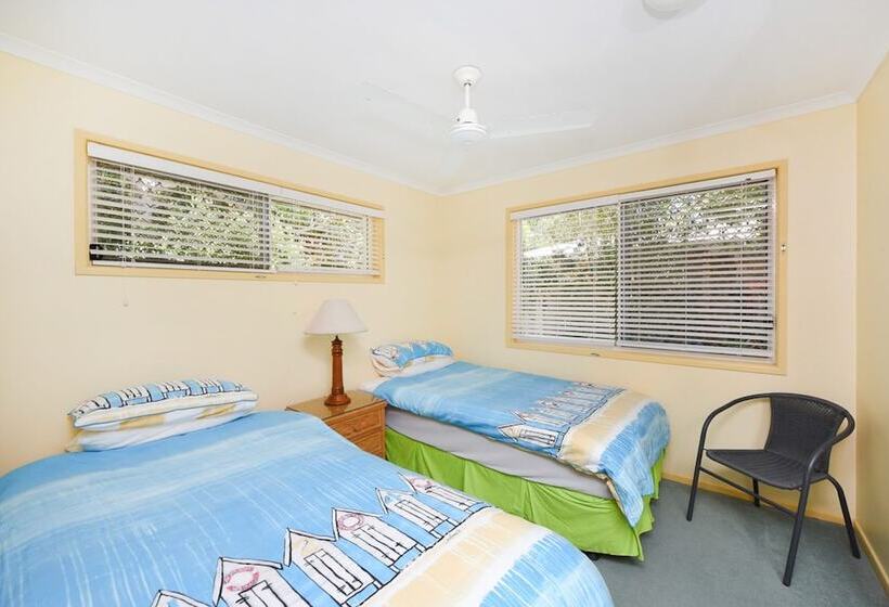 Sunbright 2/5 Petrel Street