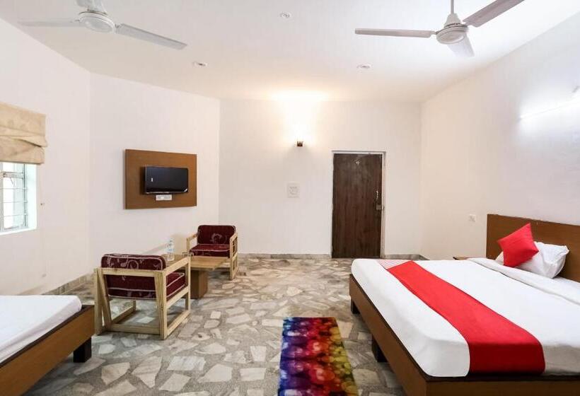 هتل Oyo 61617 Dev Sukhdev Palace