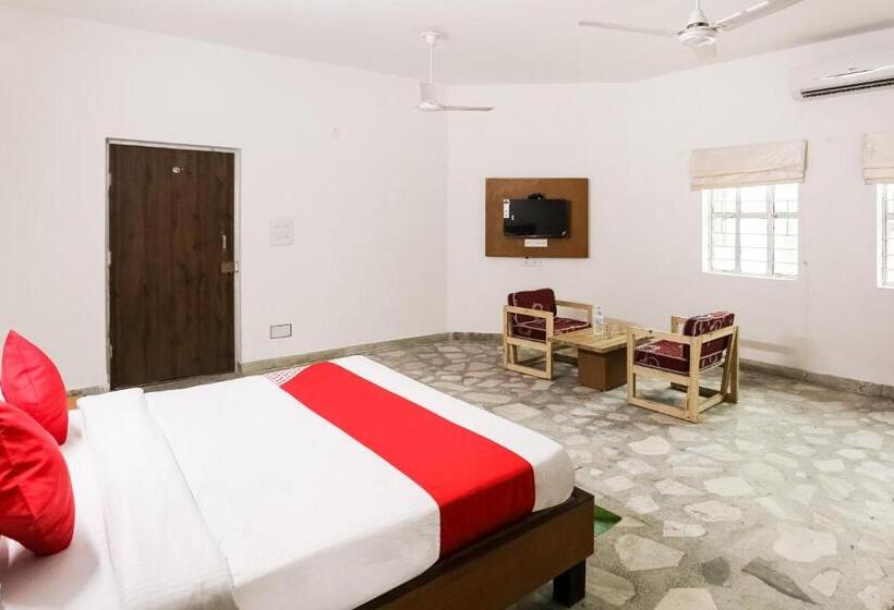 هتل Oyo 61617 Dev Sukhdev Palace