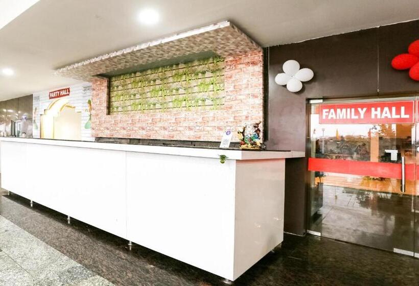 هتل Oyo 61617 Dev Sukhdev Palace