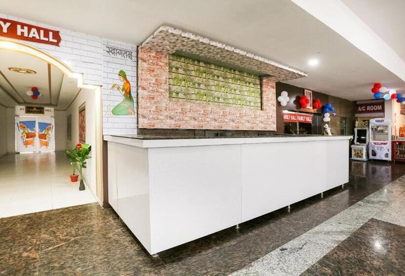 هتل Oyo 61617 Dev Sukhdev Palace