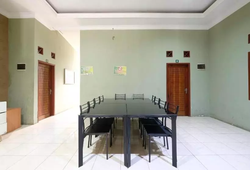 Hotelli Spot On 2806 Wisma Syariah