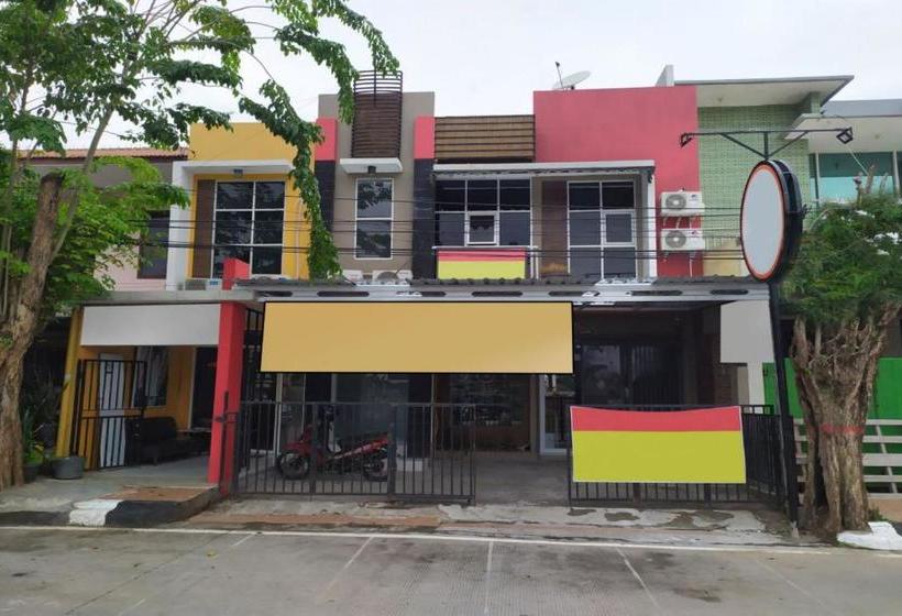 בית מלון כפרי Oyo 2833 Kost Harmony