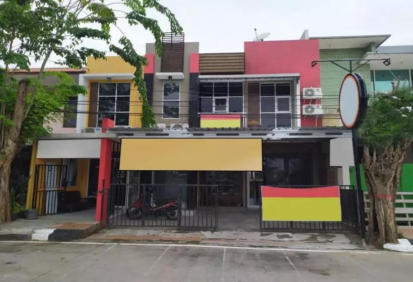 Hotel Oyo 2833 Kost Harmony