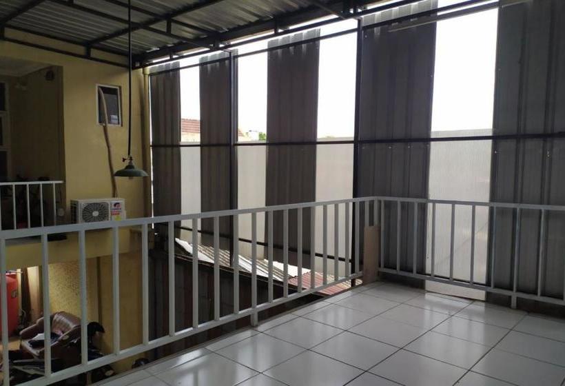 בית מלון כפרי Oyo 2833 Kost Harmony