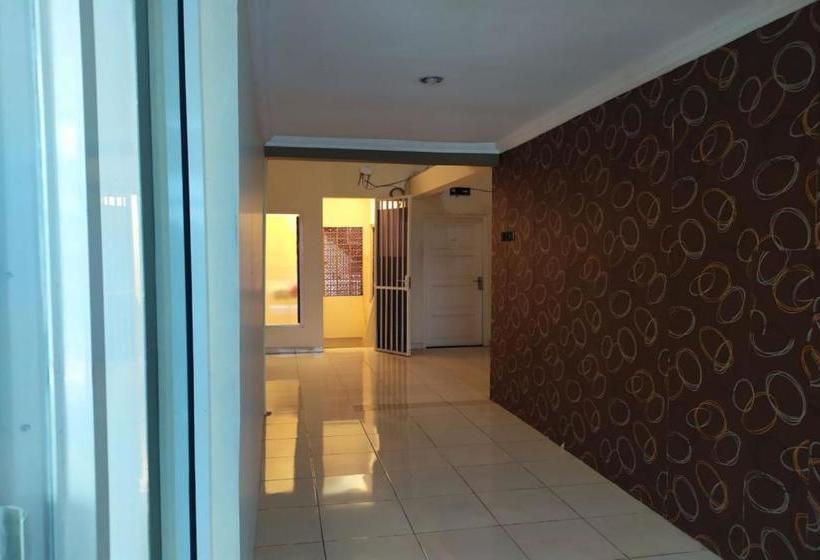 בית מלון כפרי Oyo 2833 Kost Harmony