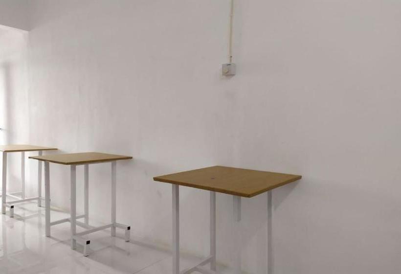 בית מלון כפרי Oyo 2833 Kost Harmony