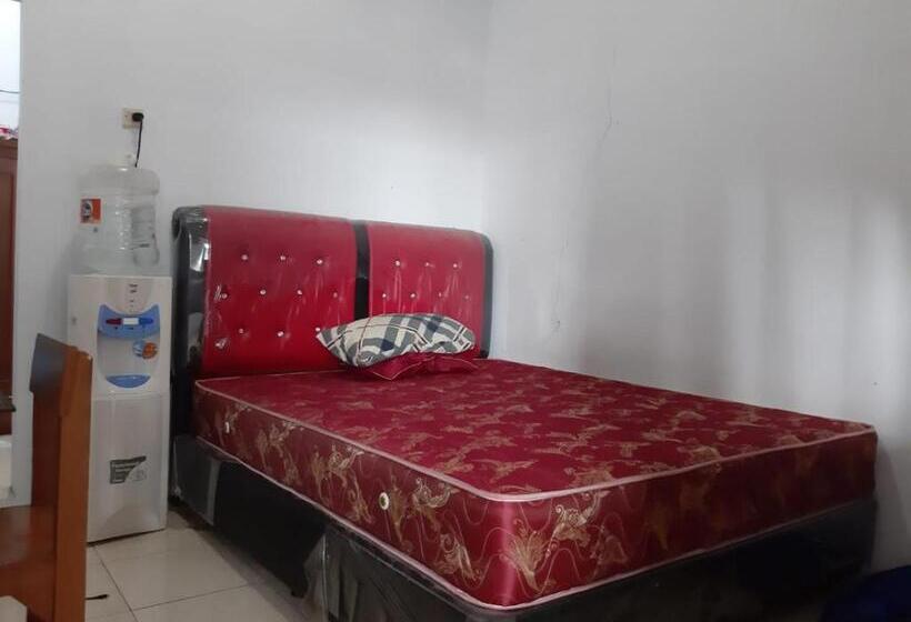 בית מלון כפרי Oyo 2884 Wisma Jatnika Syariah