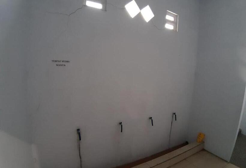 בית מלון כפרי Oyo 2884 Wisma Jatnika Syariah