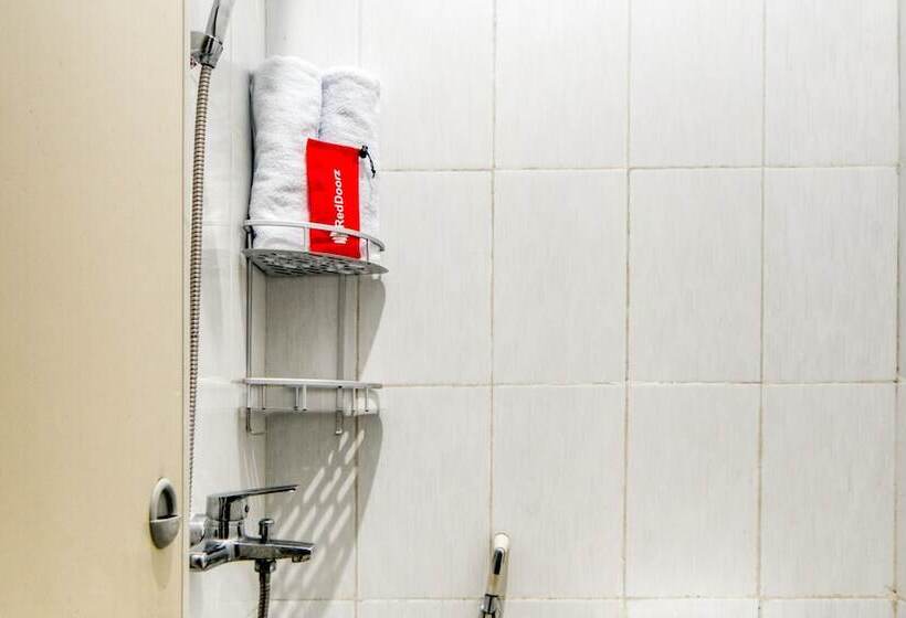 בית מלון כפרי Reddoorz Near Graha Cijantung Mall