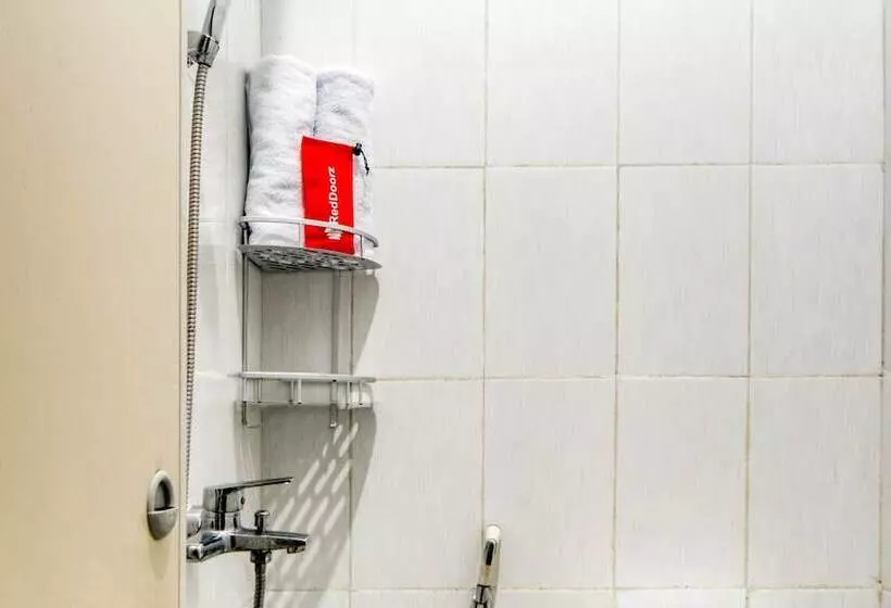 ホテル Reddoorz Near Graha Cijantung Mall