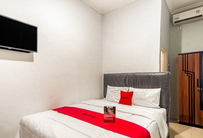 בית מלון כפרי Reddoorz Near Graha Cijantung Mall