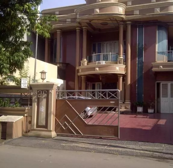ホテル Assirot Residence