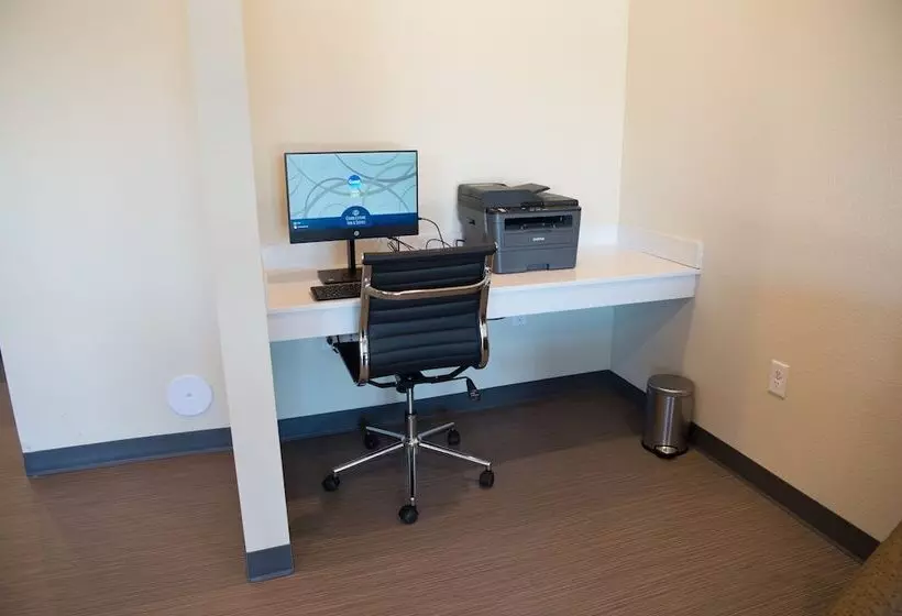 Hotelli Cobblestone Inn & Suites  Forest City