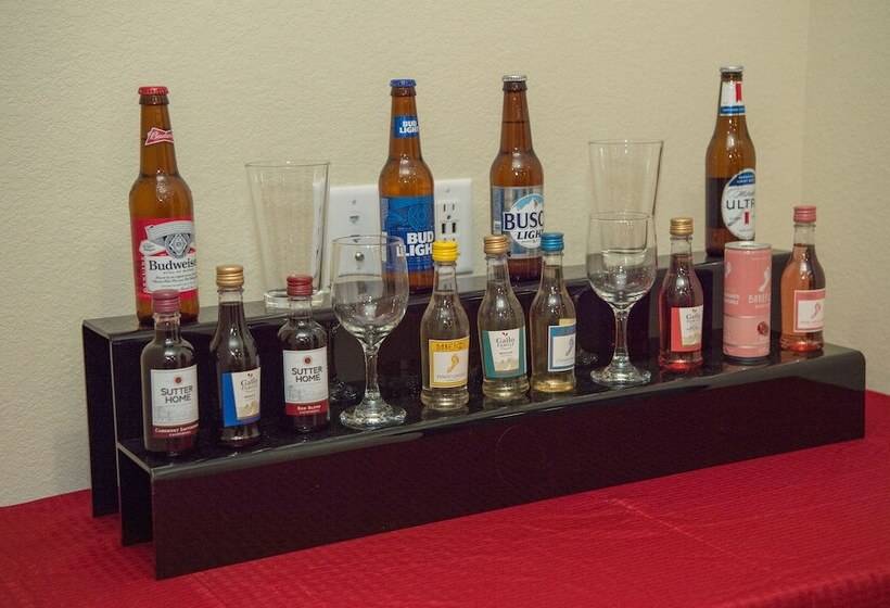 Otel Cobblestone Inn & Suites Forest City