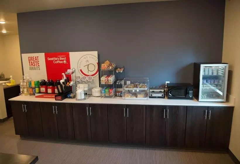 Hotelli Cobblestone Inn & Suites  Forest City