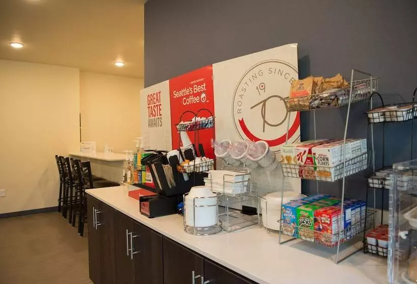 Hotelli Cobblestone Inn & Suites  Forest City