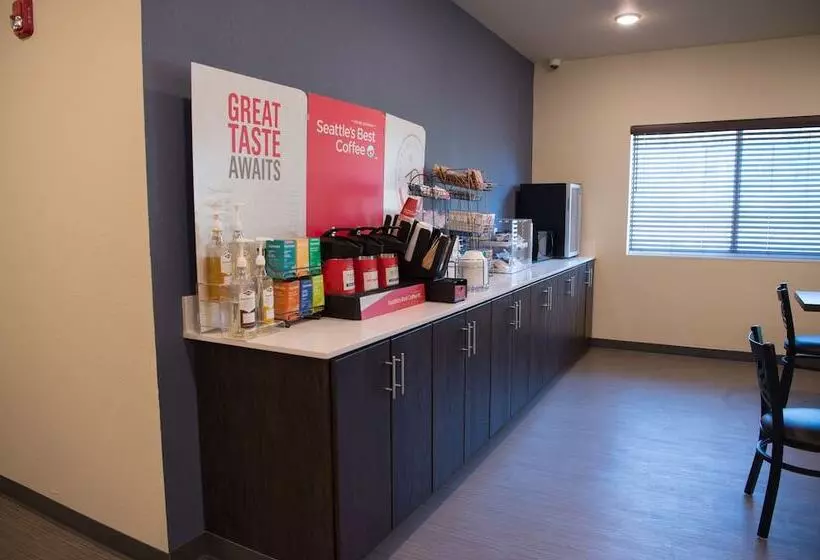 Hotelli Cobblestone Inn & Suites  Forest City