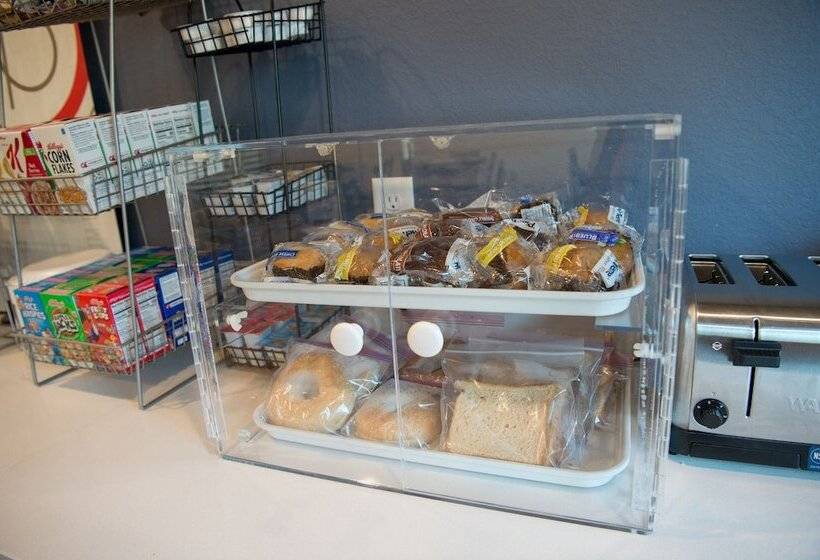 Otel Cobblestone Inn & Suites Forest City