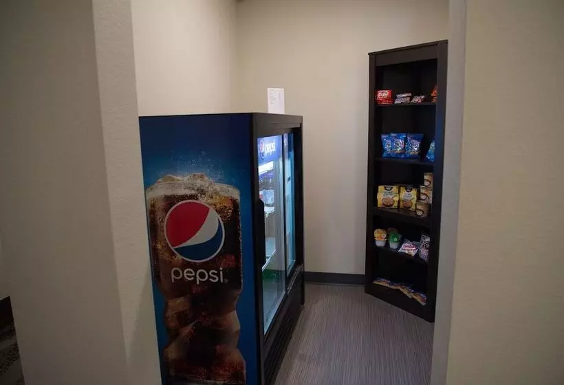 Hotelli Cobblestone Inn & Suites  Forest City