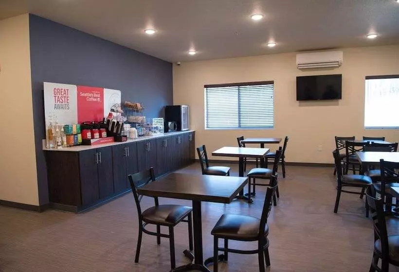 Hotelli Cobblestone Inn & Suites  Forest City