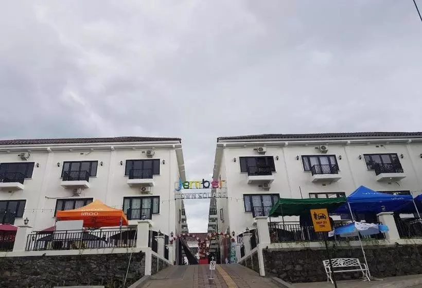 Hotel Oyo 1352 Jember Town Square Residence