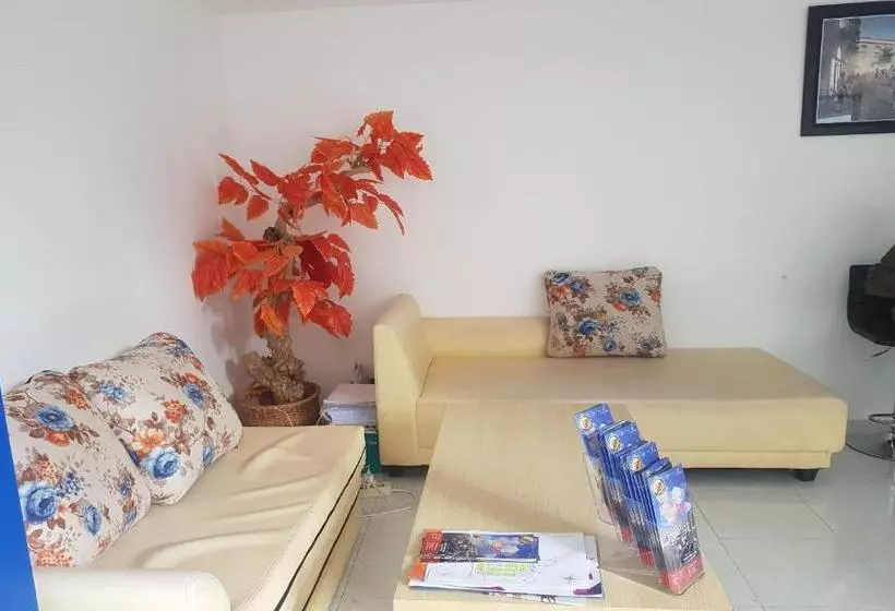 Hotel Oyo 1352 Jember Town Square Residence