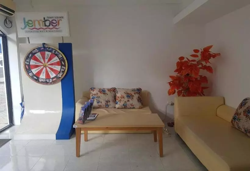 Hotel Oyo 1352 Jember Town Square Residence