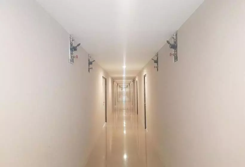 Hotel Oyo 1352 Jember Town Square Residence