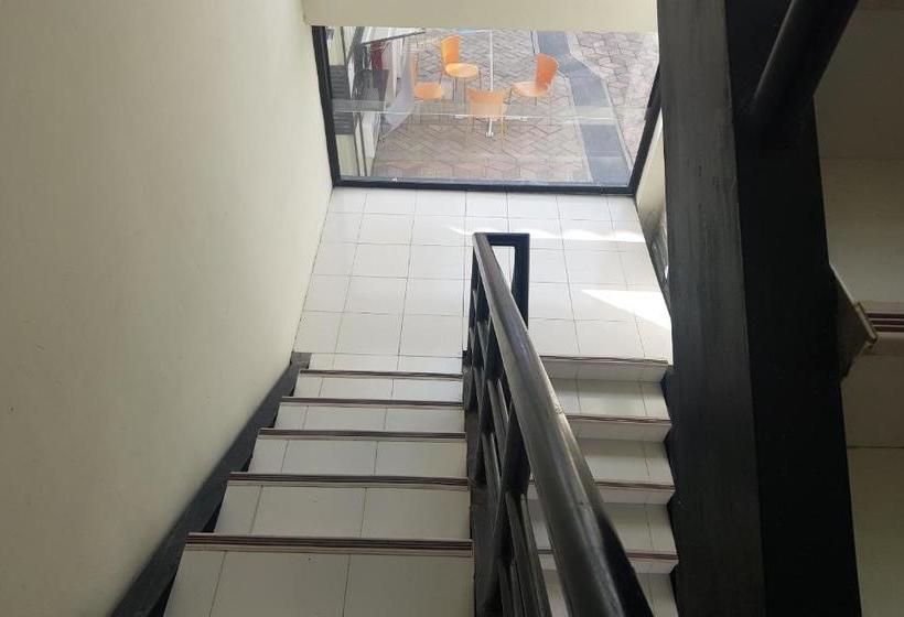 هتل Oyo 1352 Jember Town Square Residence