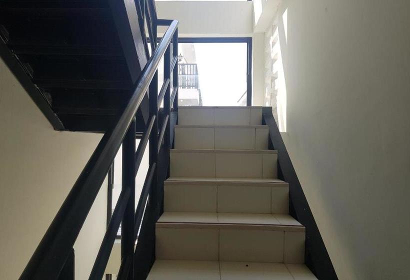 هتل Oyo 1352 Jember Town Square Residence